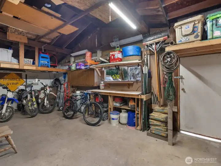 Detached garage or workshop with 220 v power.