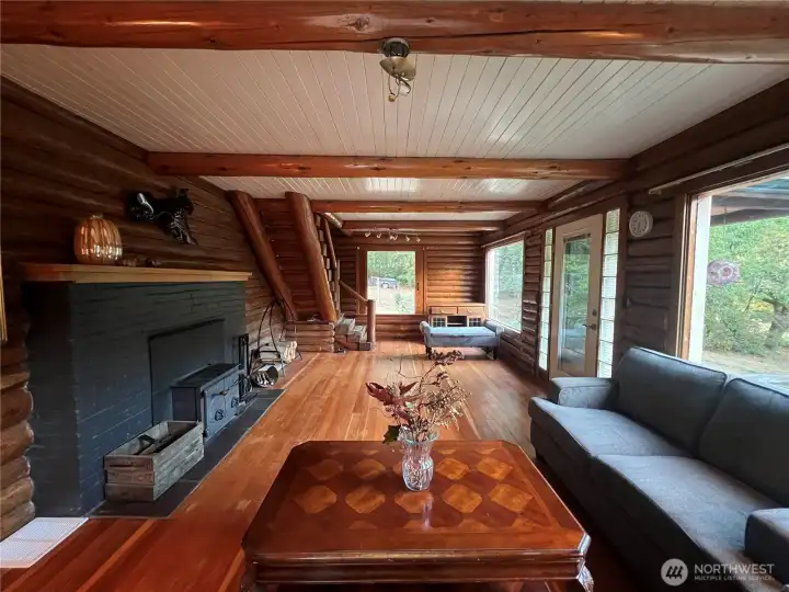 Living-room (Look at that wood)
