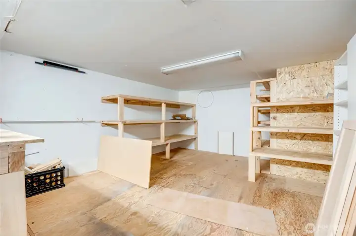 ore than just parking, it includes a versatile loft above—ideal as a storage haven, workshop, or creative project space.