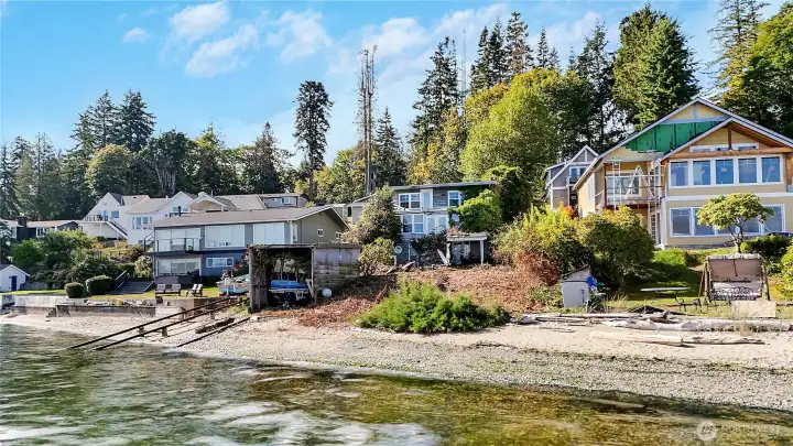The boat house holds up to a 26 ft boat. The neighbor recently rebuilt their rail system, it is very rare to have a boat house this close to the shore. After a great day of fishing, crabbing or just cruzing on the sound you can bring your boat right back to your front yard in a safe space.