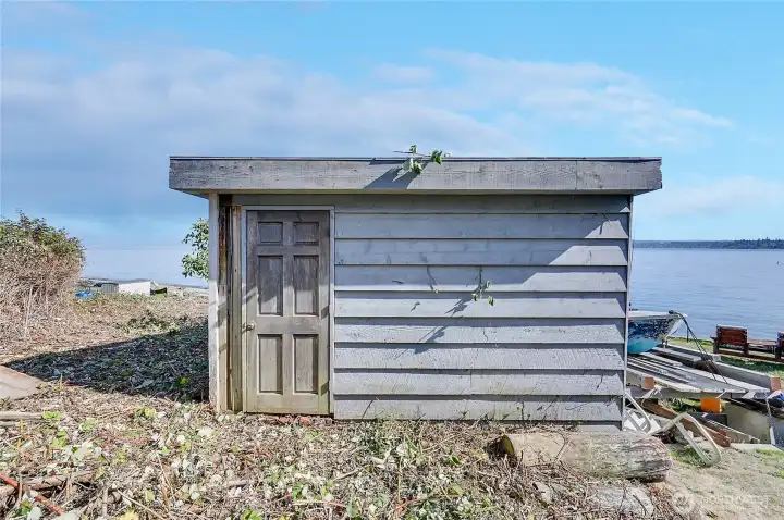 Access door into the boat house.