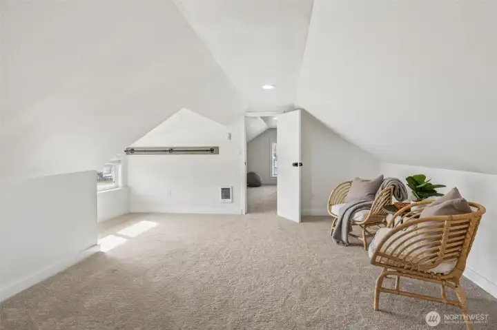 Upstairs Bonus/Bedroom