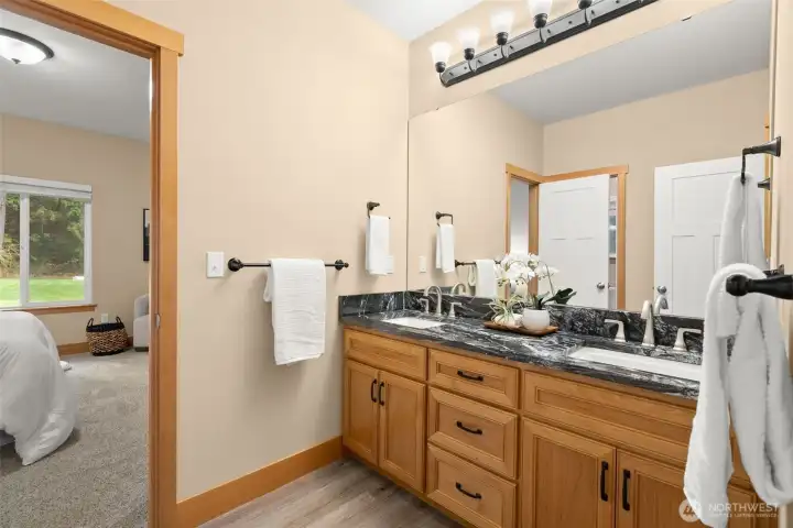 Jack and Jill full bth