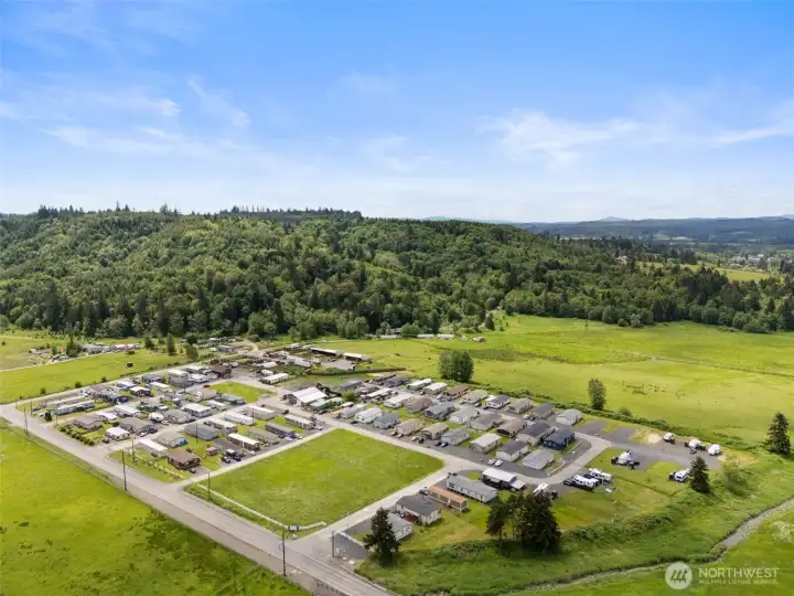 Bird’s-eye view of the park and country setting