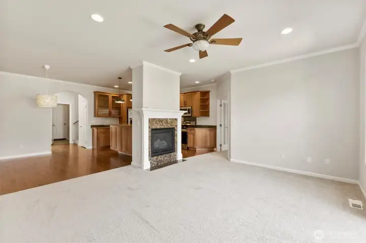 Living room/dining/kitchen