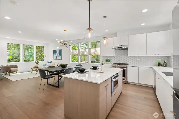 Open layout & gourmet chef's kitchen Open layout & gourmet chef's kitchen