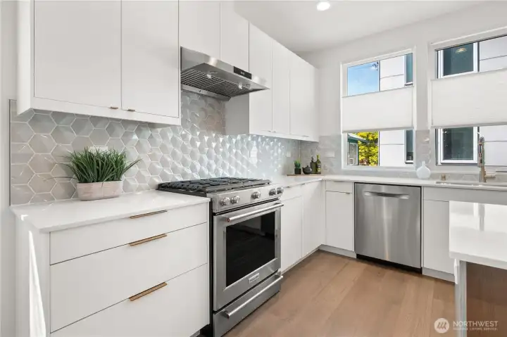 Designer touches in kitchen space Designer touches in kitchen space