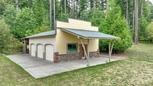 "Discover endless possibilities with this versatile pole building featuring a spacious 3-bay garage and an additional 3-car carport. Equipped with a 200-amp electrical panel, RV parking, and dedicated RV electrical hookups.