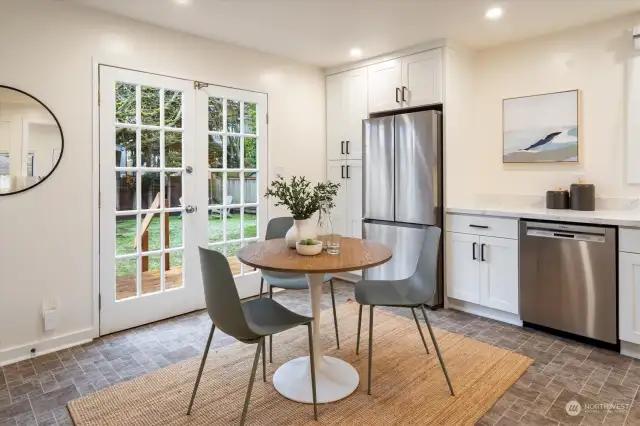 Kitchen includes eat-in driving area