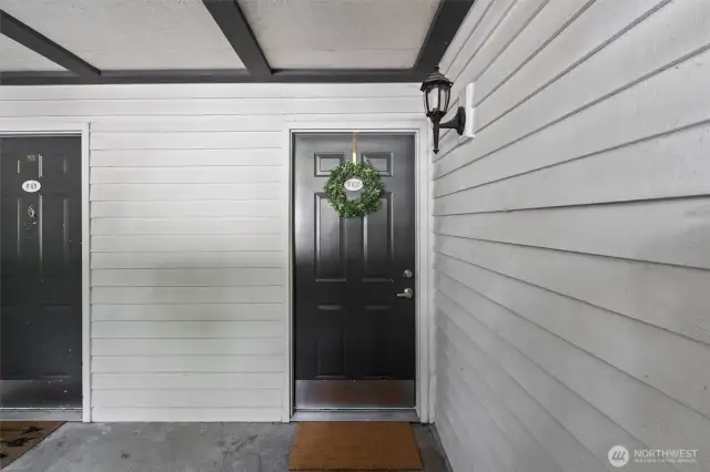 Great ground level "garden" unit, with great backyard space!