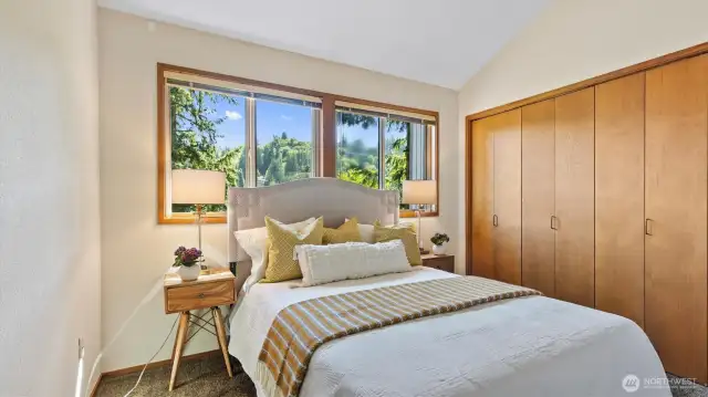 2nd upper bedroom