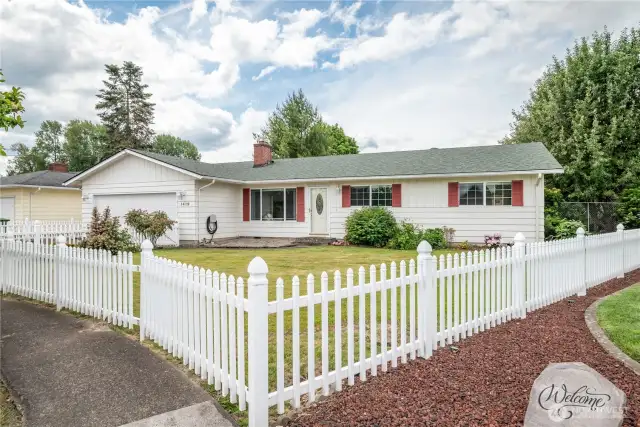 Darling curb appeal .... 1419 Midland Avenue
