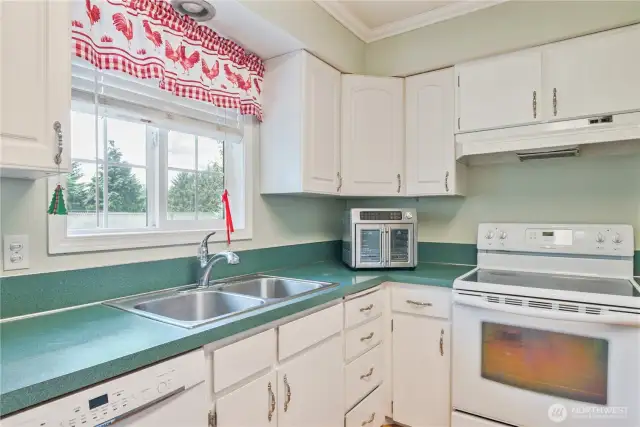 And: more cabinets.