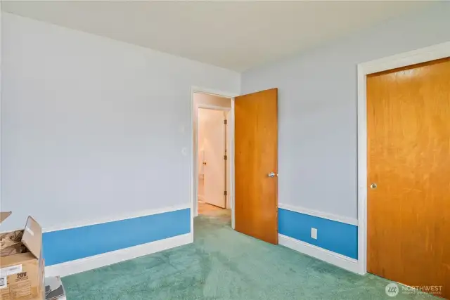 A few boxes left in the 2nd bedroom, and a Closet for all your belongings