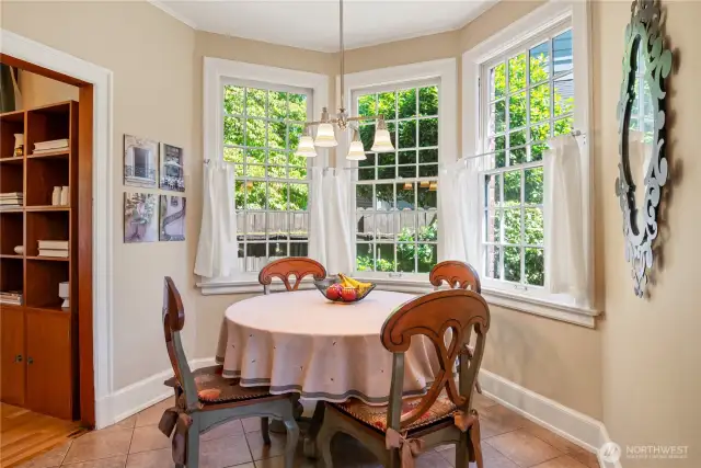 This convenient eating space connects the kitchen to the lounging area.