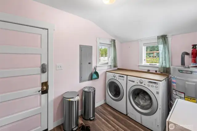 Washer/Dryer convey! Newer water heater!
