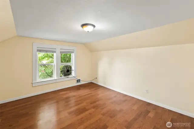 Upstairs Bedroom #4
