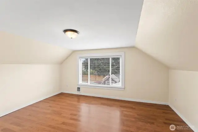 Upstairs Bedroom #5