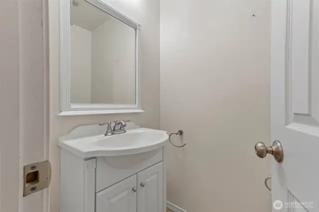 Main 1/2 Bath