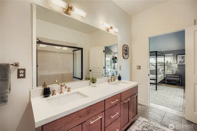 2nd floor bathroom