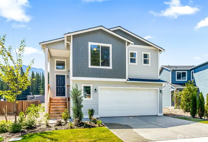 Photographs are for illustrative purposes only. Features, finishes, interior/exterior colors, landscaping and floorplan shown may vary from actual homes built.
