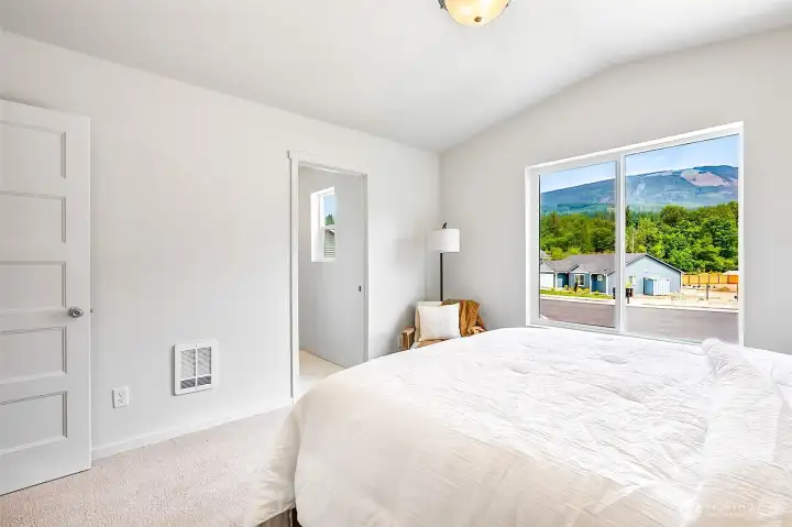 Photographs are for illustrative purposes only. Features, finishes, interior/exterior colors, landscaping and floorplan shown may vary from actual homes built.