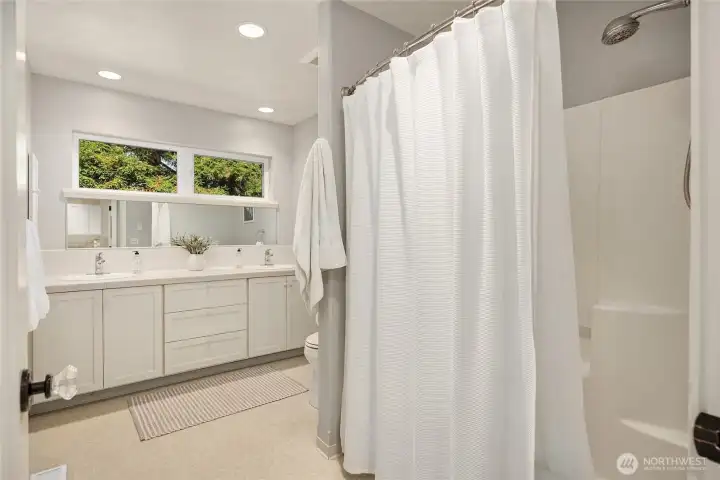The shared full bath on the upper level with two sinks.