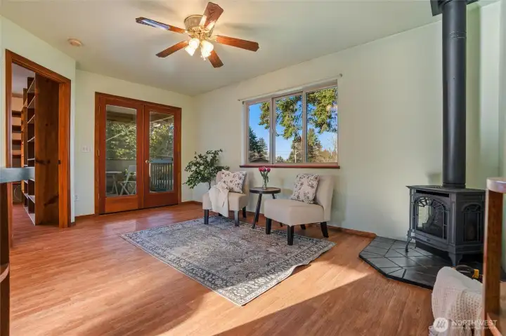 Upstairs ADU has a 2 bedrooms 1 bath, gas fireplace and balcony.