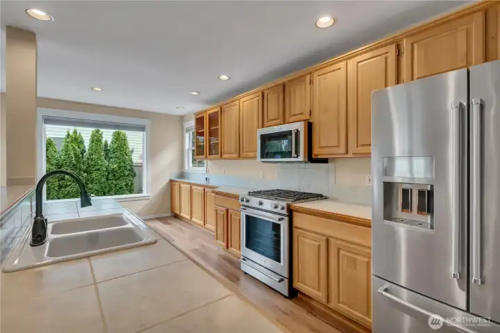 Ample counter and storage space