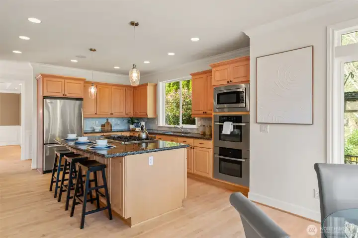 Kitchen with Breakfast Bar