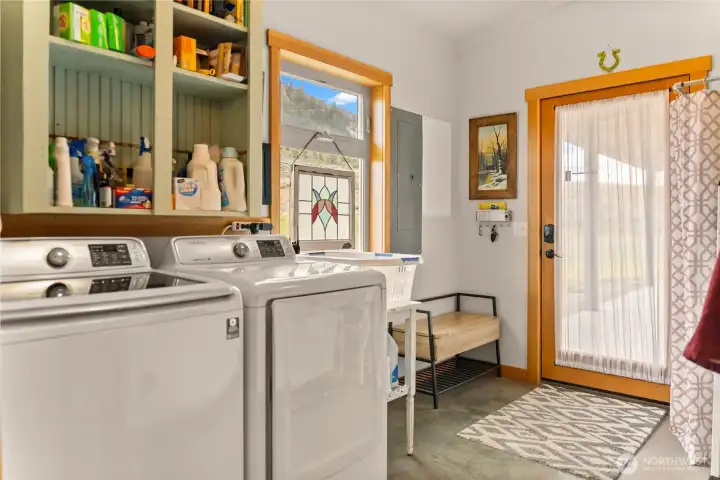 Laundry/Mudroom