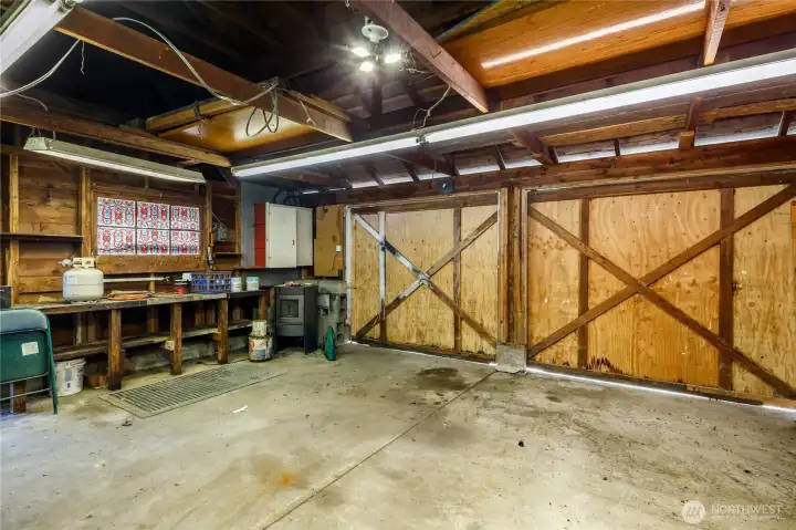 Garage with 220 power!