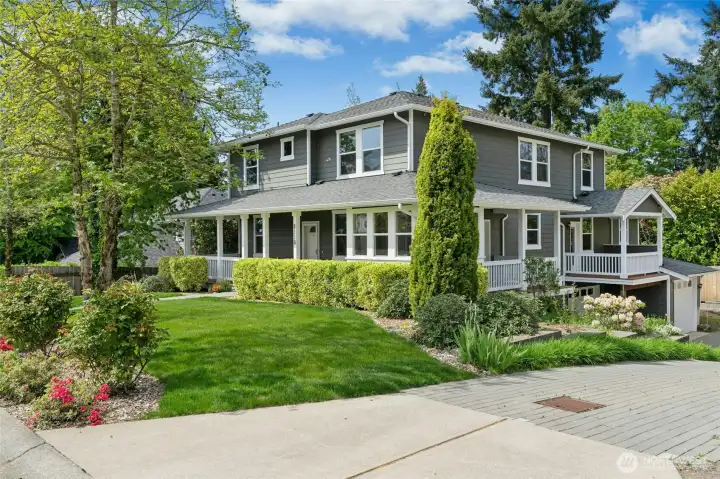 This 5-bedroom, 3.5-bath residence spans 2,900 sq ft on a 5,903 sq ft lot, situated in a quiet neighborhood.
