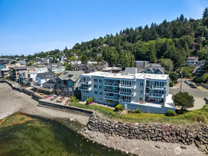 Walk the beach at low tide! You're going to love this easy-breezy location along Beach Drive. Walk the beach at low tide! You're going to love this easy-breezy location along Beach Drive.