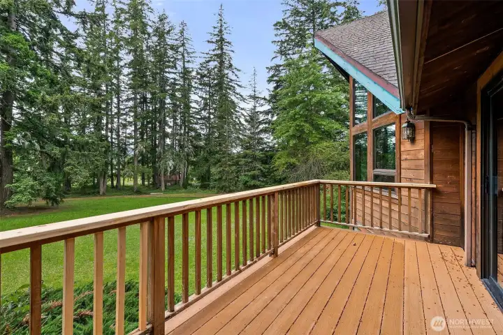 Deck off dining/kitchen