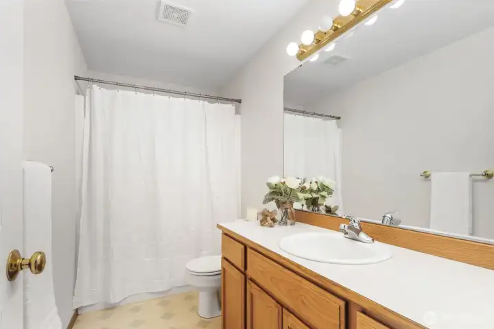 Level 2 full bath