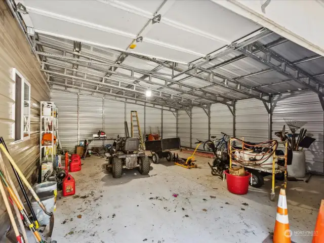 wall separation in the shop with window. (right side)
