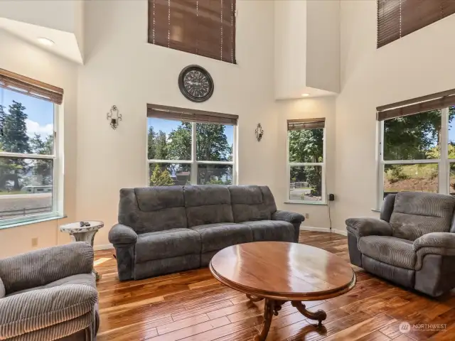 Vaulted ceilings. Tons of natural light. Tons of windows for optimal views and cool ocean breeze.