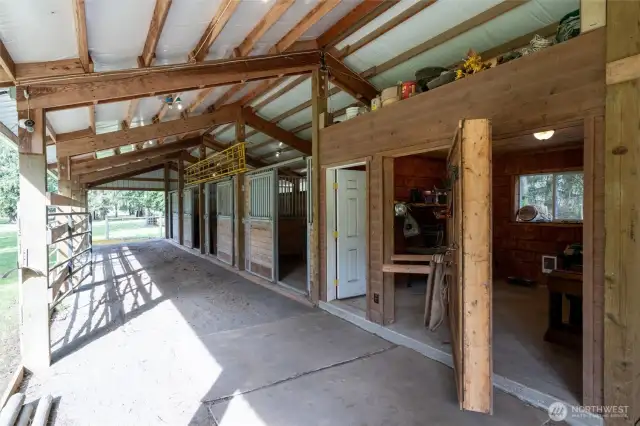 The tack wall rotates to the tack room.