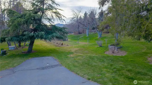 A large garden for you to enjoy and kennel for a dog is on the property.