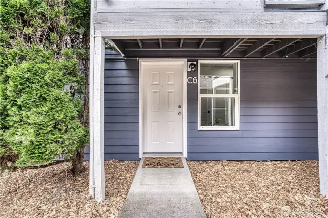 Welcome to this beautifully redone 1 level condo.