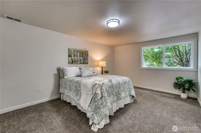 Oversized primary bedroom with brand new carpet, paint, millwork and more.