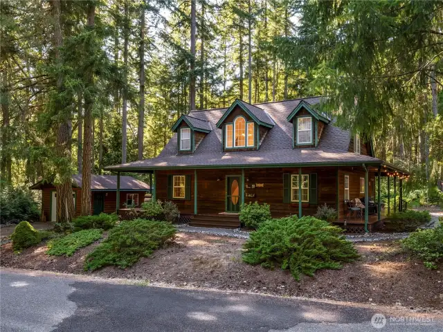 Come enjoy your weekends and evenings at this charming home.