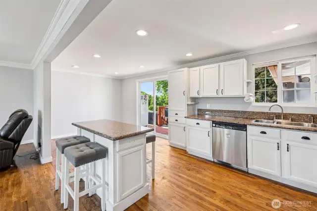 Bright Clean Kitchen