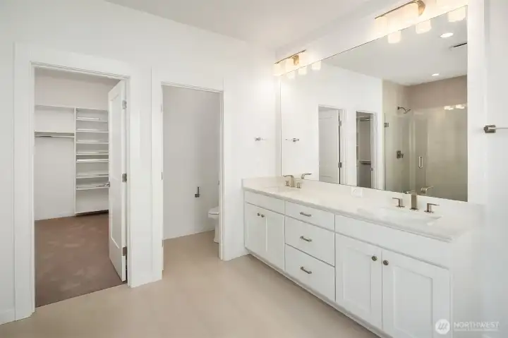 Images are for marketing purposes only and may not accurately represent the final product. Features, finishes, landscaping, and specifications are subject to change without notice.