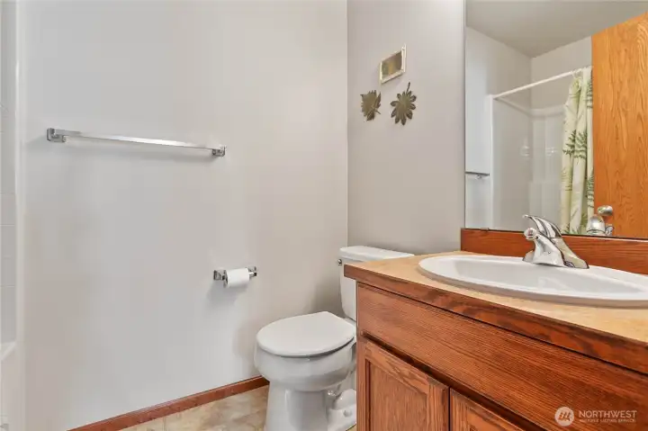 Upstairs second bath