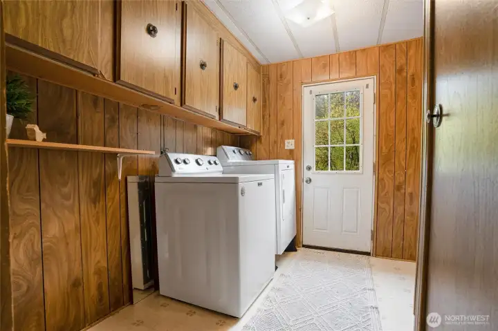 mudroom with entrance