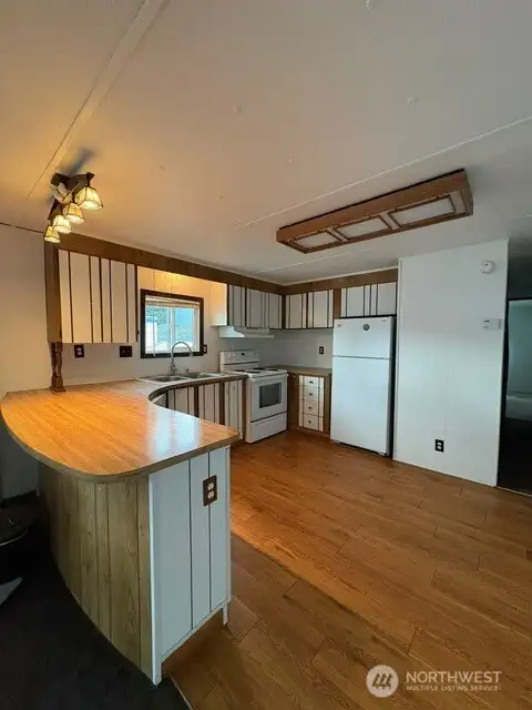 Large kitchen with all appliances