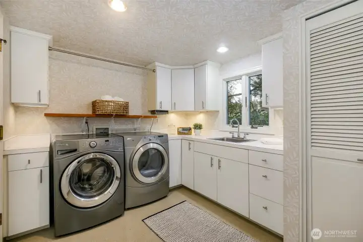Large utility room with sink and storage