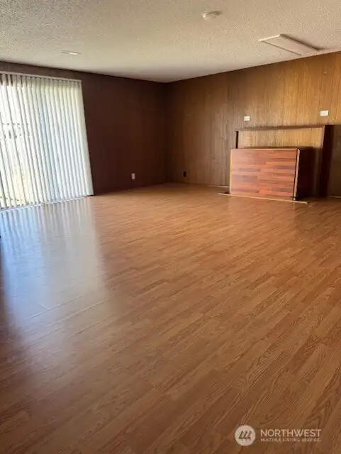 Bonus with Outside access.